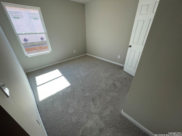 Photo 13 of 36 - 430 Pleasanton Way, San Antonio, TX 78221