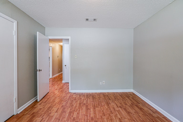 Photo 16 of 23 - 6425 Trail Lake Dr, Fort Worth, TX 76133
