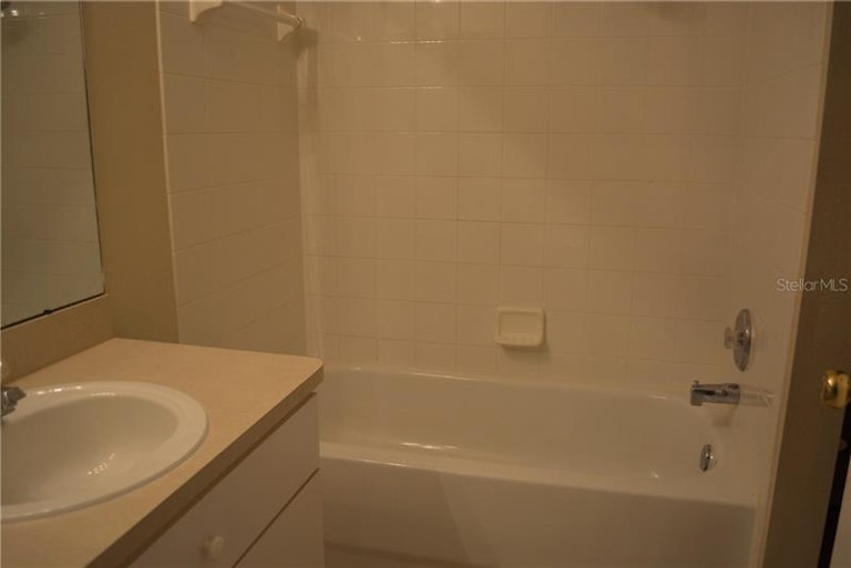 Photo 13 of 19 - 18155 Heron Walk Dr, Tampa, FL 33647