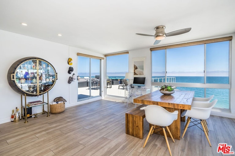 Photo 11 of 28 - 22548 Pacific Coast Hwy #410, Malibu, CA 90265