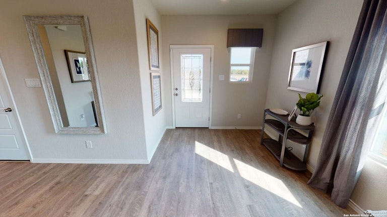 Photo 2 of 21 - 422 Pleasanton Way, San Antonio, TX 78221
