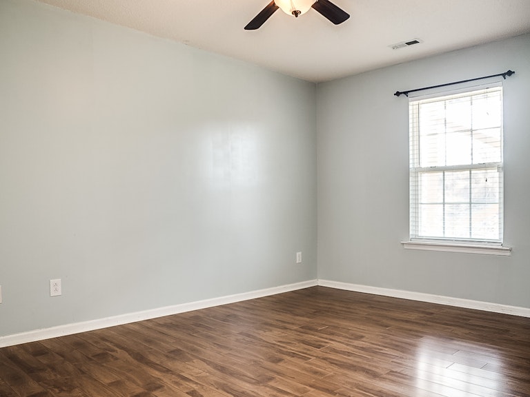 Photo 19 of 47 - 4800 Lindoby Ln, Raleigh, NC 27616