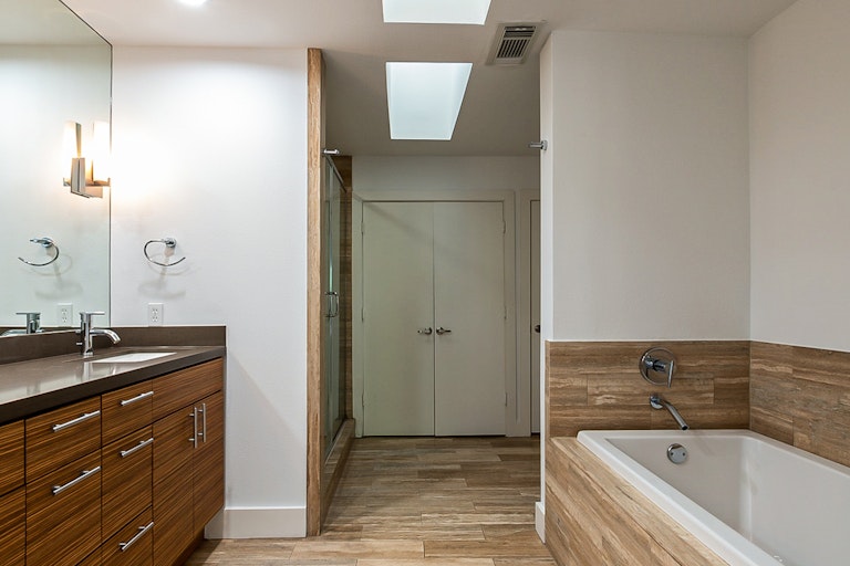 Photo 6 of 28 - 7050 Gaston Ave, Dallas, TX 75214