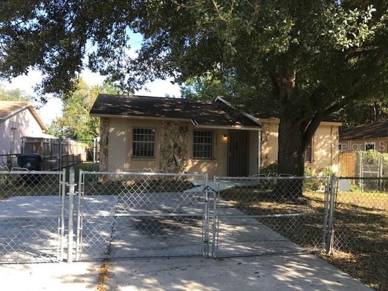 Photo 2 of 14 - 3416 E Mohawk Ave, Tampa, FL 33610