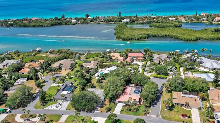 Photo 39 of 45 - 449 S Shore Dr, Osprey, FL 34229