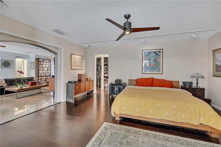 Photo 18 of 45 - 449 S Shore Dr, Osprey, FL 34229