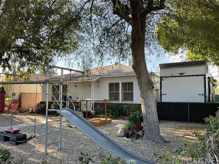 Photo 4 of 15 - 11201 Covello St, Sun Valley, CA 91352