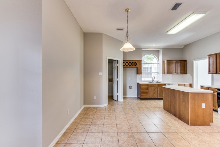 Photo 13 of 28 - 1661 Glenmore Dr, Lewisville, TX 75077