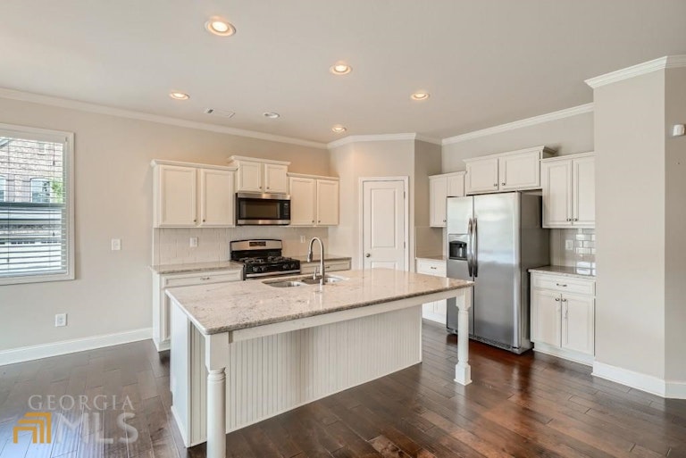 Photo 7 of 26 - 410 Holdings Dr, Lawrenceville, GA 30044