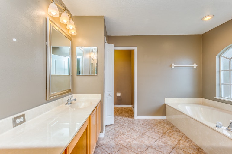Photo 19 of 33 - 1019 Landview Ct, Orlando, FL 32828
