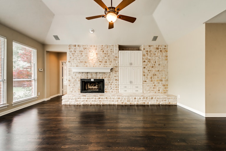 Photo 13 of 27 - 212 Hollywood Dr, Coppell, TX 75019
