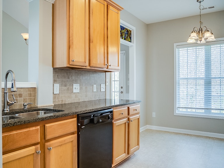 Photo 7 of 27 - 8004 Willowglen Dr, Raleigh, NC 27616