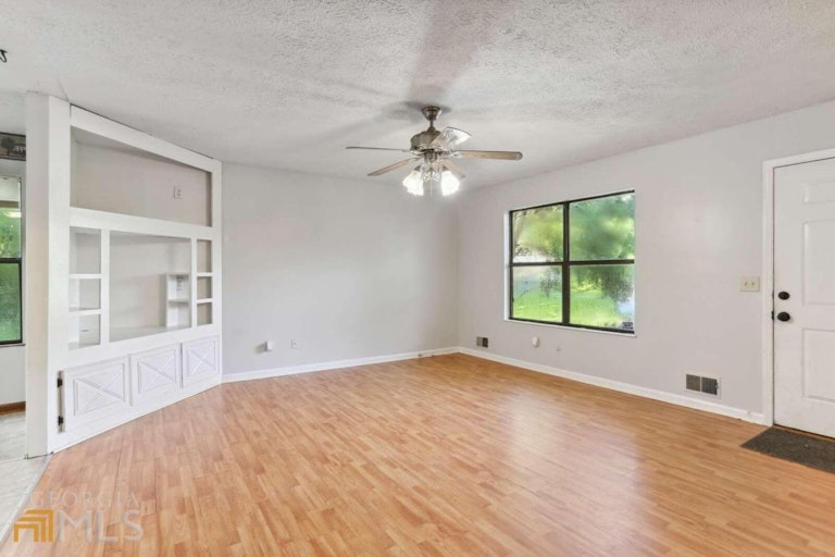 Photo 3 of 29 - 4264 Dustin Dr, Acworth, GA 30101