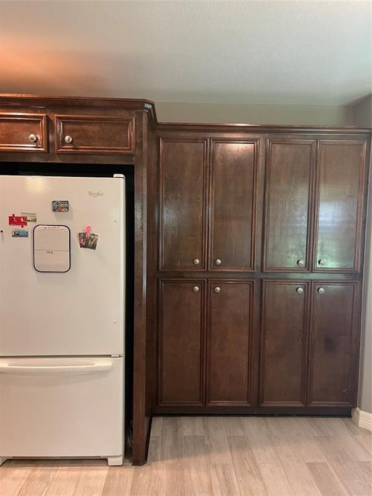 Photo 11 of 16 - 3688 White Oak Dr, Conroe, TX 77301