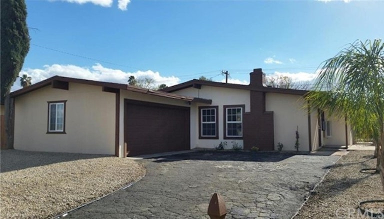 Photo 1 of 6 - 25189 Juanita Ave, Moreno Valley, CA 92551