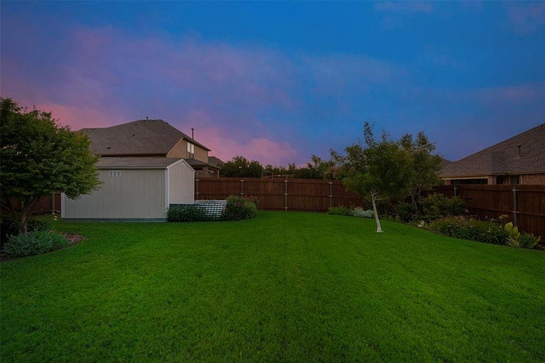 Photo 34 of 38 - 2222 Fallbrooke Dr, Grand Prairie, TX 75050