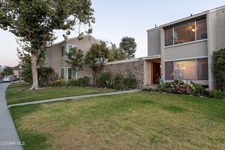 Photo 2 of 15 - 15136 Varsity St Unit F, Moorpark, CA 93021