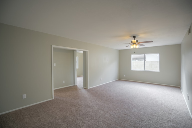 Photo 4 of 25 - 9207 W Cameron Dr, Peoria, AZ 85345