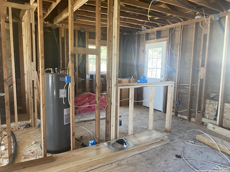 Photo 5 of 14 - 243 Rollins Ave, San Antonio, TX 78228