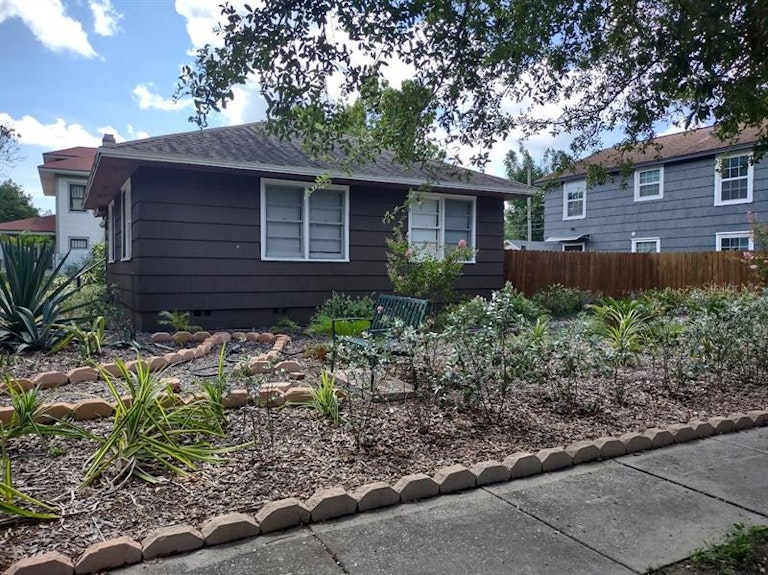 Photo 3 of 56 - 2256 Burlington Ave N, Saint Petersburg, FL 33713
