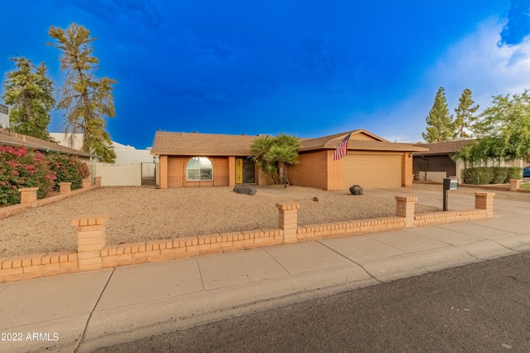 Photo 4 of 38 - 9023 N 48th Ave, Glendale, AZ 85302