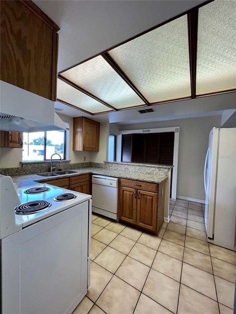 Photo 19 of 55 - 1823 Village Ct #1823, Mulberry, FL 33860