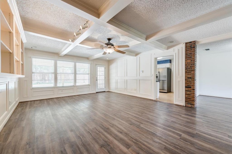 Photo 8 of 40 - 312 Greenbriar Ln, Colleyville, TX 76034