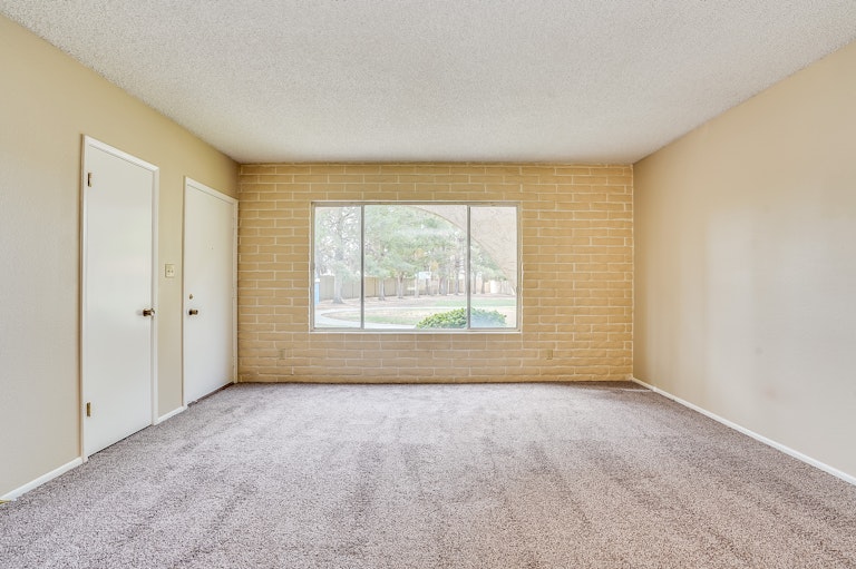 Photo 14 of 32 - 2176 E Ellis Dr, Tempe, AZ 85282