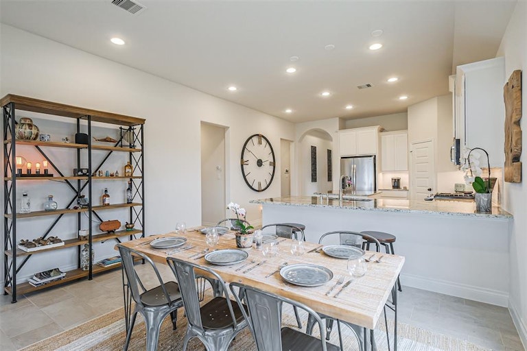 Photo 12 of 47 - 2722 Primrose Bloom Ln, Richmond, TX 77406