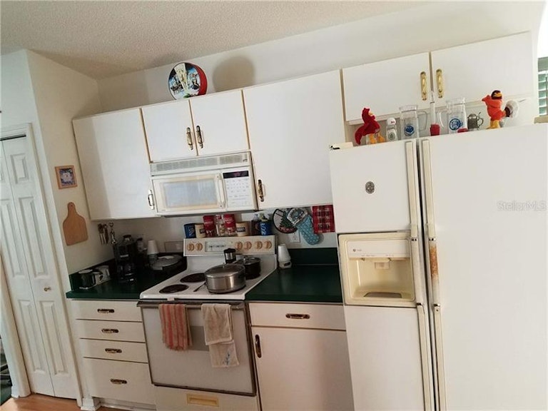 Photo 4 of 25 - 2705 Burwood Ave, Orlando, FL 32837