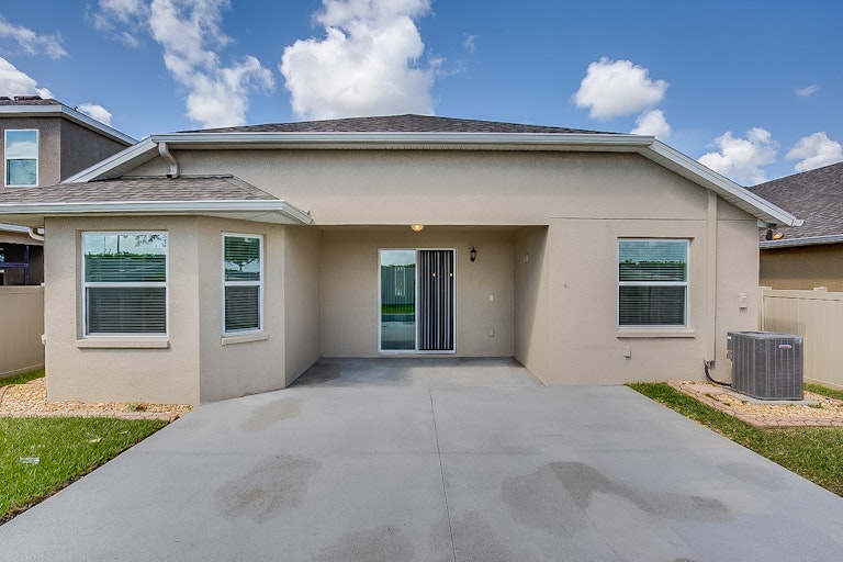 Photo 5 of 29 - 12104 Rambling Stream Dr, Riverview, FL 33579