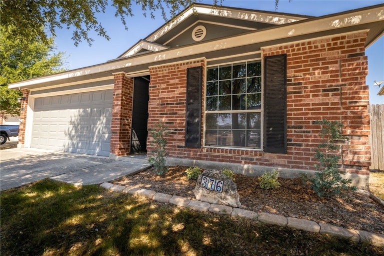 Photo 7 of 40 - 376 Solitaire Path, New Braunfels, TX 78130