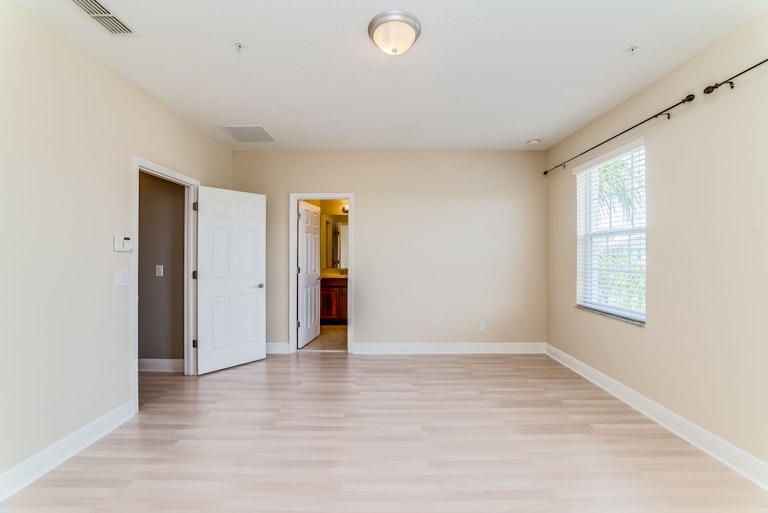 Photo 9 of 21 - 5485 Baldwin Park St, Orlando, FL 32814