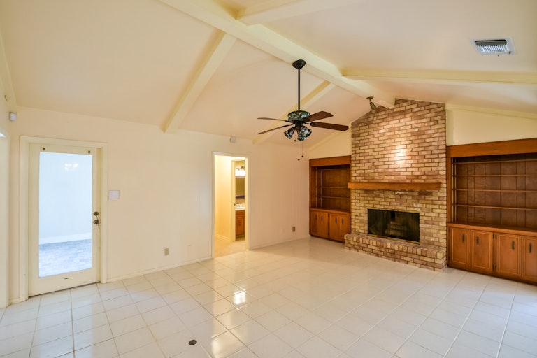 Photo 7 of 25 - 5801 Winterhaven Dr, Windcrest, TX 78239