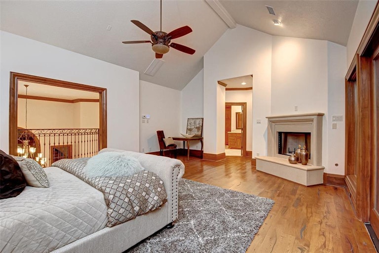 Photo 12 of 23 - 35 Grand Regency Cir, Spring, TX 77382