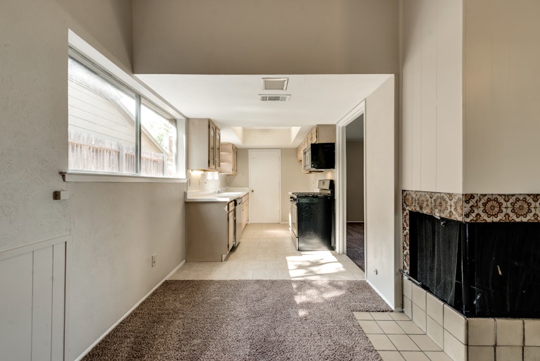 Photo 16 of 29 - 4318 Clemson Dr, Garland, TX 75042