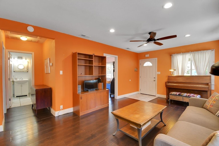 Photo 15 of 28 - 3406 40th St, Sacramento, CA 95817