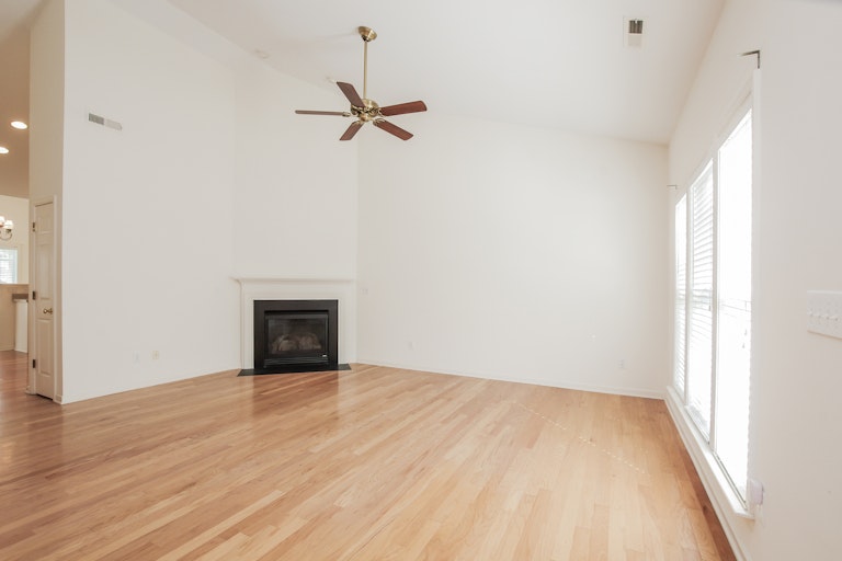 Photo 6 of 25 - 3329 Archdale Dr, Raleigh, NC 27614