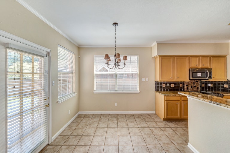 Photo 7 of 30 - 510 Truax Dr, Irving, TX 75063