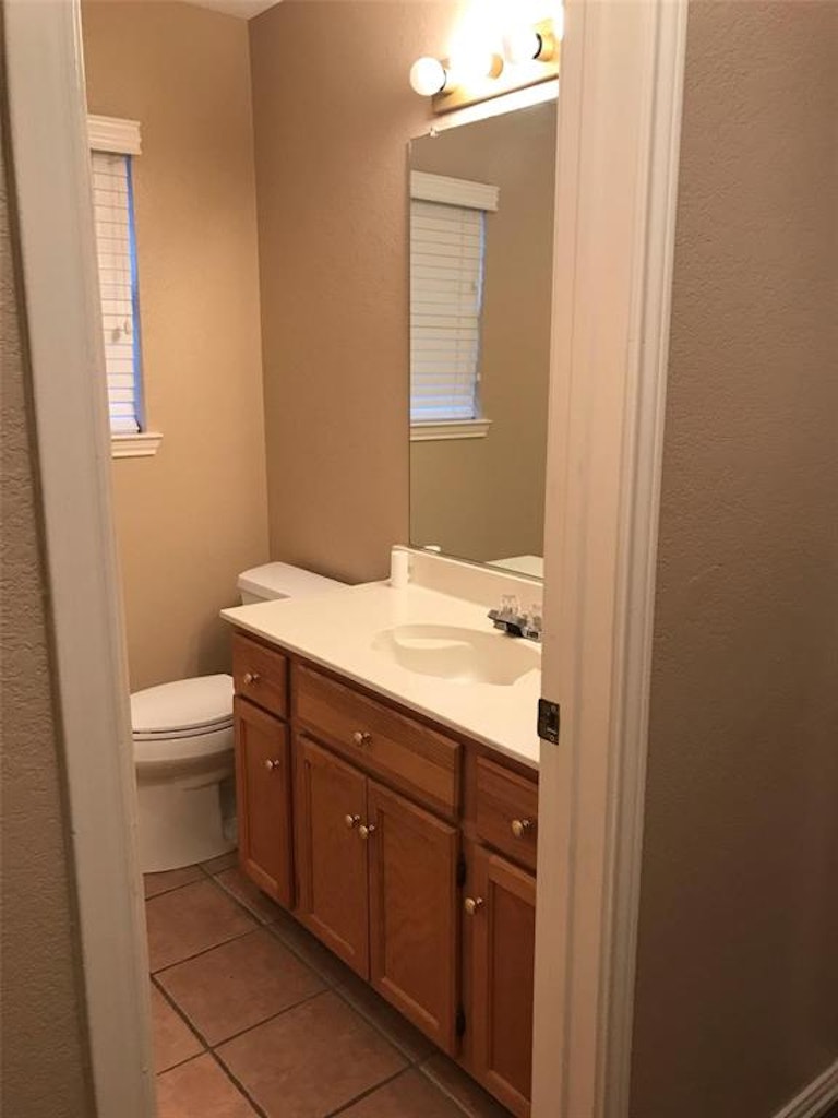 Photo 10 of 12 - 4700 Great Divide Dr, Fort Worth, TX 76137