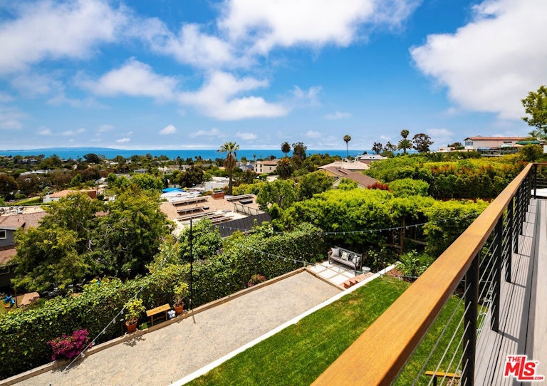 Photo 44 of 54 - 16656 Linda Ter, Pacific Palisades, CA 90272