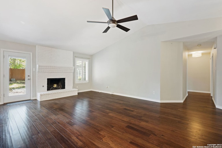 Photo 7 of 28 - 13930 Chisom Creek St, San Antonio, TX 78249
