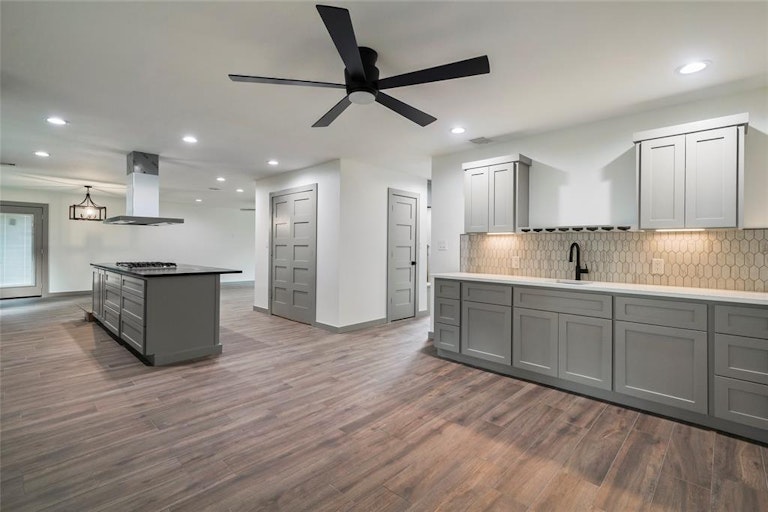 Photo 11 of 31 - 5402 Enchanted Mist Dr, Humble, TX 77346