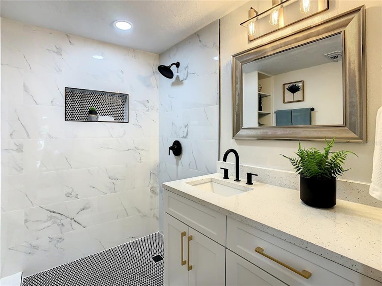 Photo 18 of 26 - 420 40th St S, Saint Petersburg, FL 33711