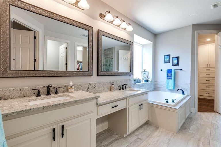 Photo 10 of 37 - 8501 Persimmon Ct, McKinney, TX 75072