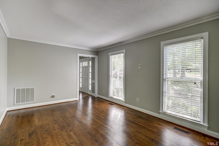 Photo 4 of 34 - 8608 Windjammer Dr, Raleigh, NC 27615