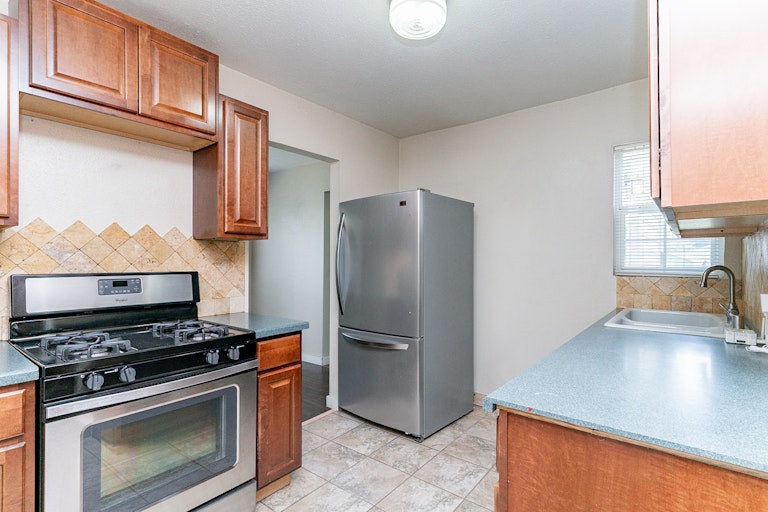 Photo 8 of 19 - 1210 S Gilpin Ave, Dallas, TX 75211