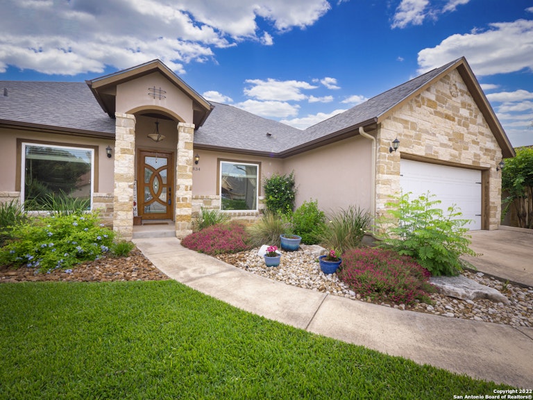 Photo 5 of 49 - 834 Lodge Creek Dr, New Braunfels, TX 78132