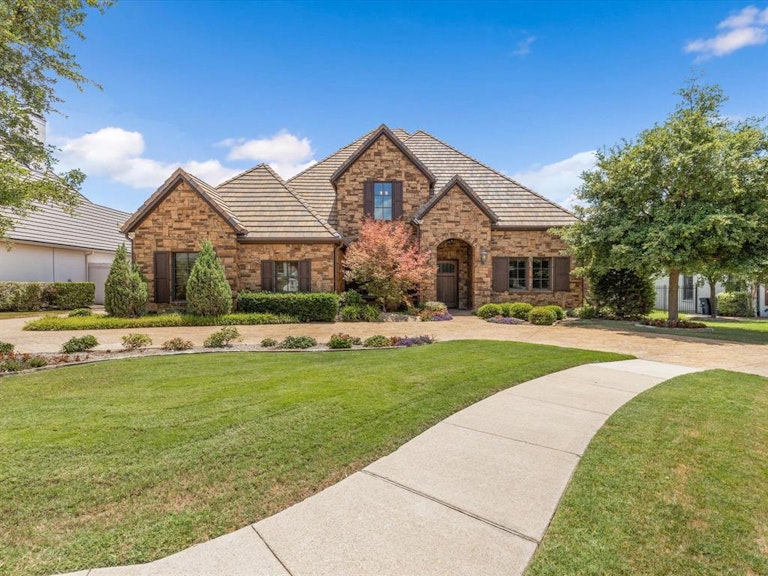 Photo 2 of 30 - 4636 Sidonia Ct, Fort Worth, TX 76126