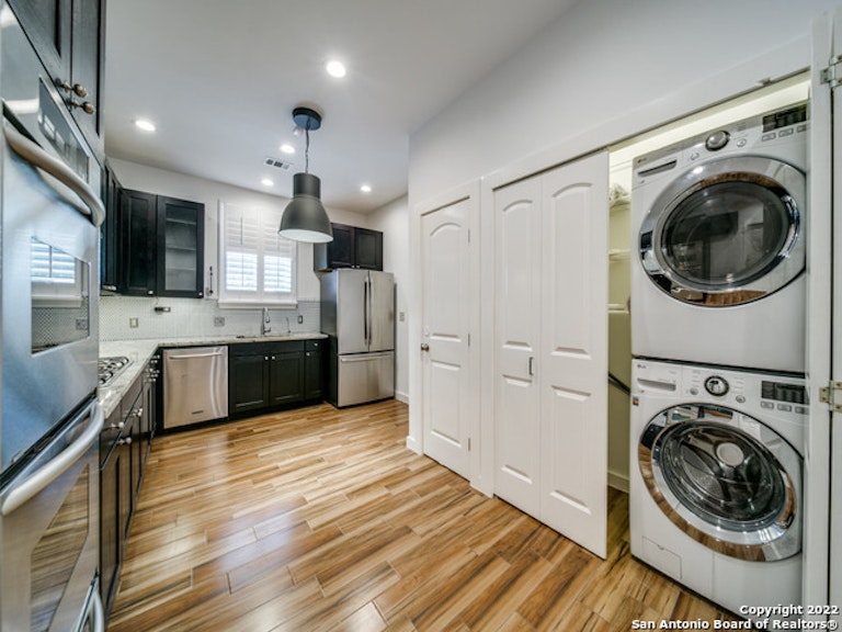 Photo 13 of 25 - 283 W Mariposa Dr, San Antonio, TX 78212